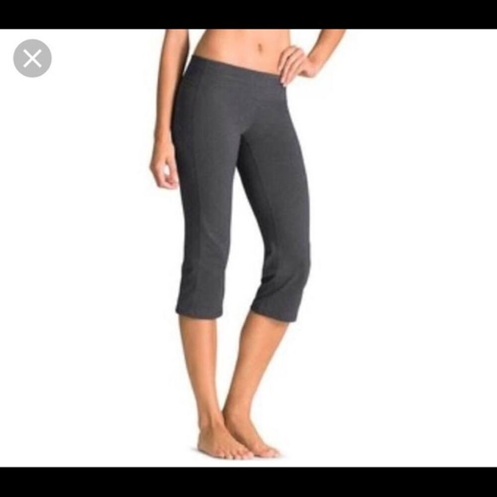 Athleta Kickbooty 2 Capri Leggings Gray Stretch Yoga Flared Hem XS